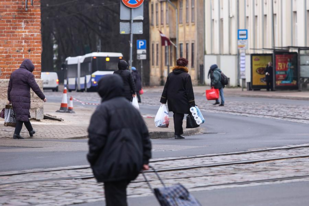 Pirmdiena būs mākoņaina, vietām nesot nelielu lietu