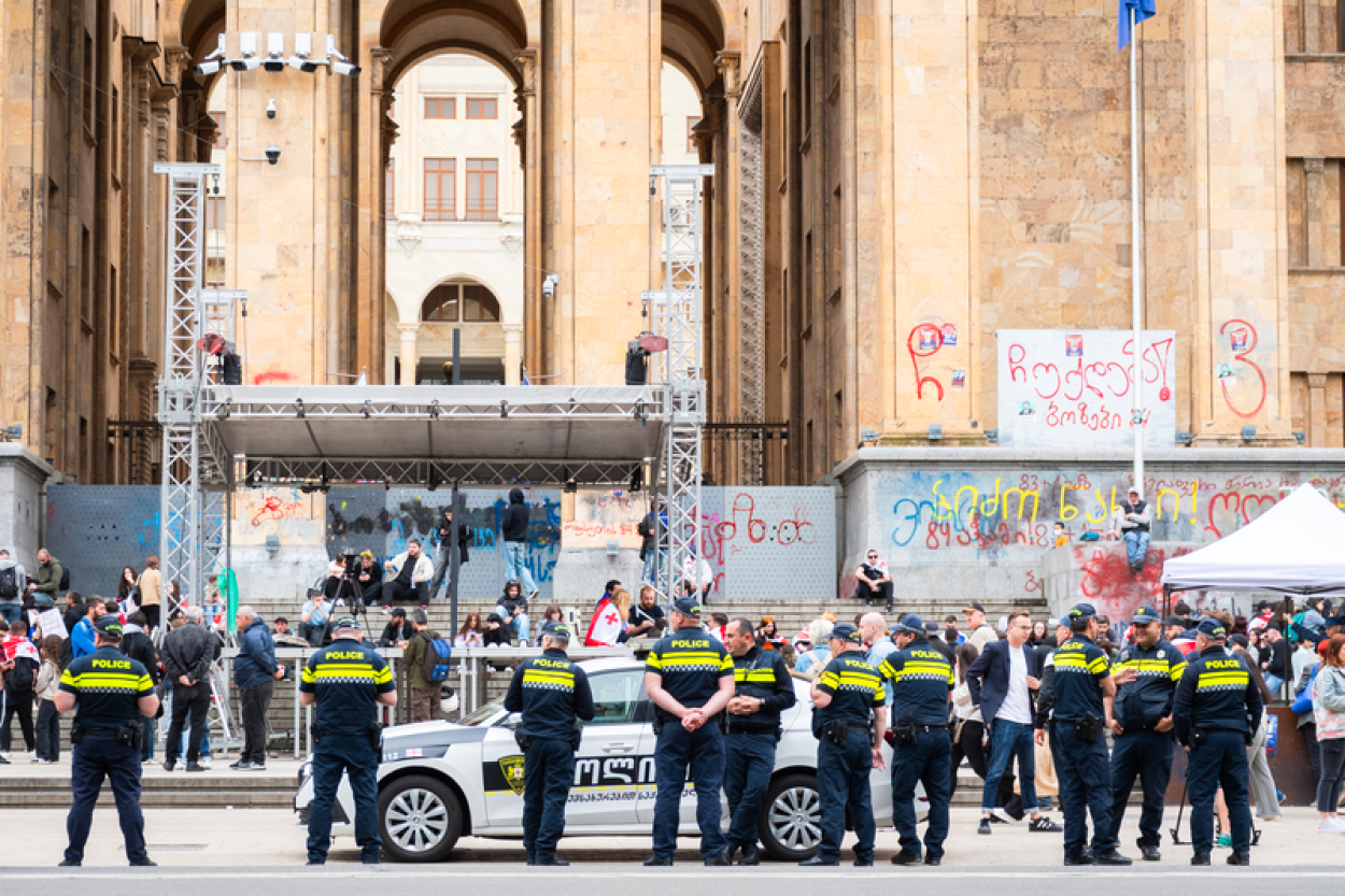 Gruzijā protestos ievainots 21 policists