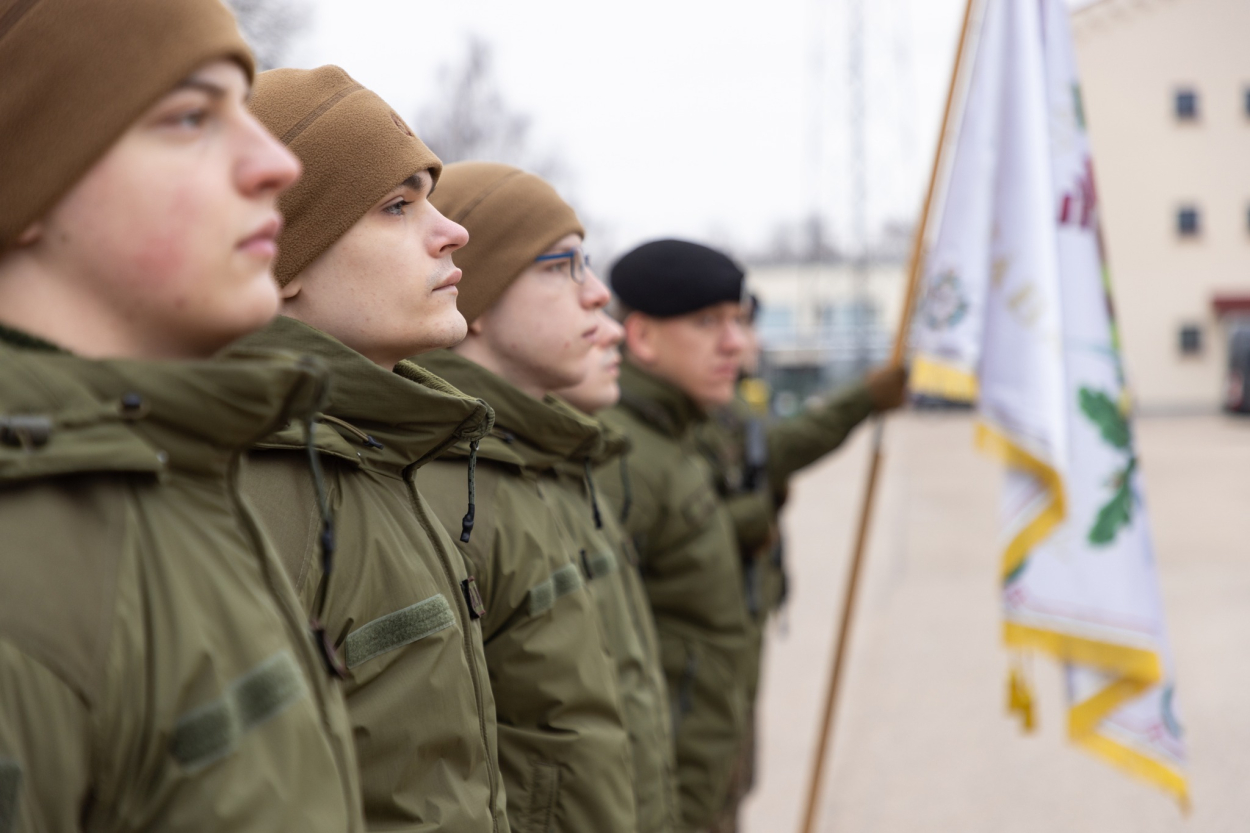 Ko jaunie karavīri dara Sēlijas poligonā (+VIDEO)