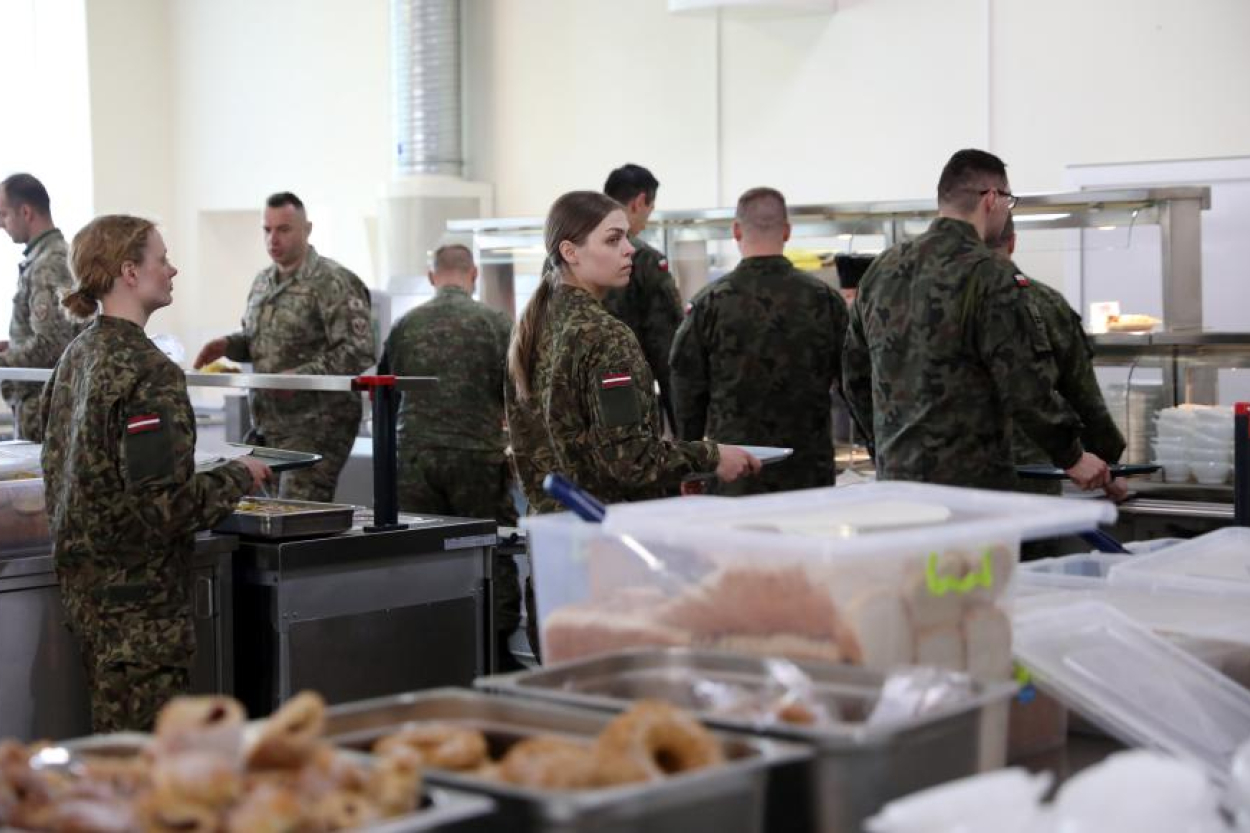 KNAB izbeidzis armijas pārtikas apgādes iepirkuma lietu. Vai nosaukti vainīgie?