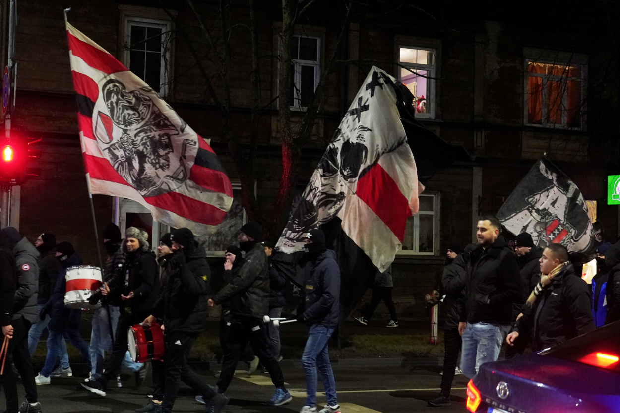 Rīgas domē mudina policiju nebaidīties demonstrēt spēku