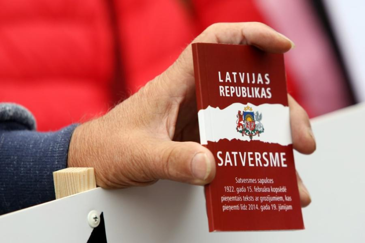 Satversmes tiesa: priekšvēlēšanu aģitācijā jālieto valsts valoda