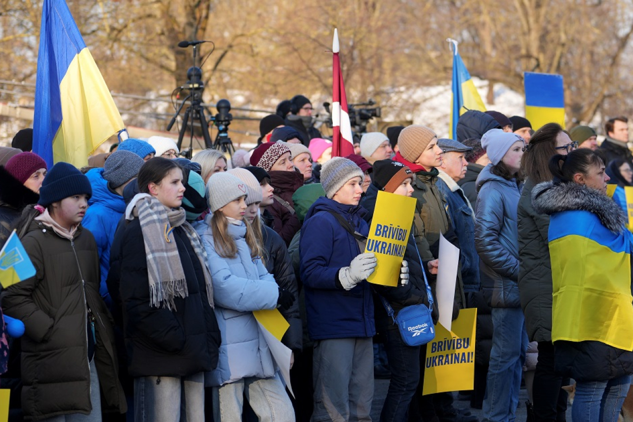 Rīgā pulcējas pie Brīvības pieminekļa Ukrainas atbalstam