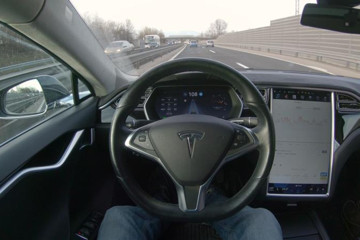 «Tesla» automobiļu tirdzniecība Vācijā februārī saruksi par 76%