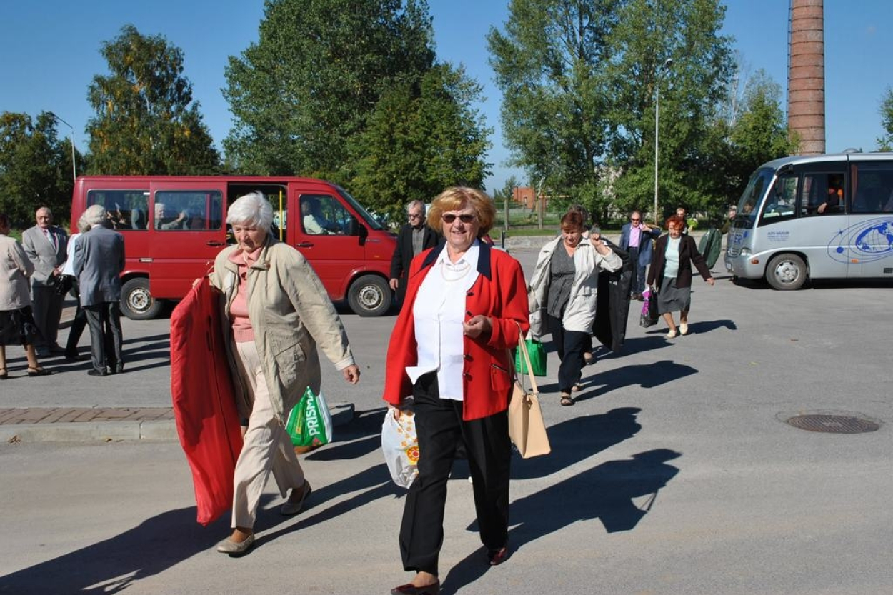 Fakts: sievietes Latvijā nodzīvos 10 gadus ilgāk un krās vairāk naudas (+VIDEO)