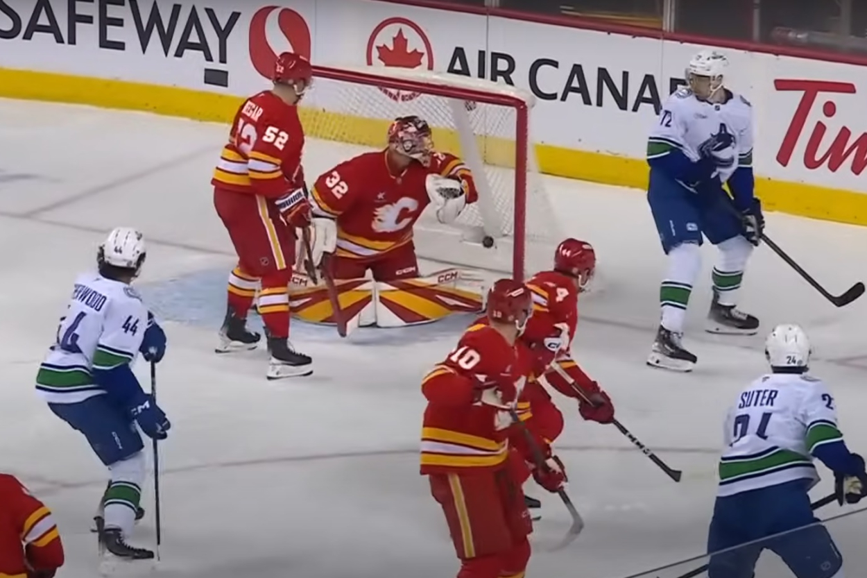 Šilova un Bļugera «Canucks» uzvar «Flames» komandu (VIDEO)