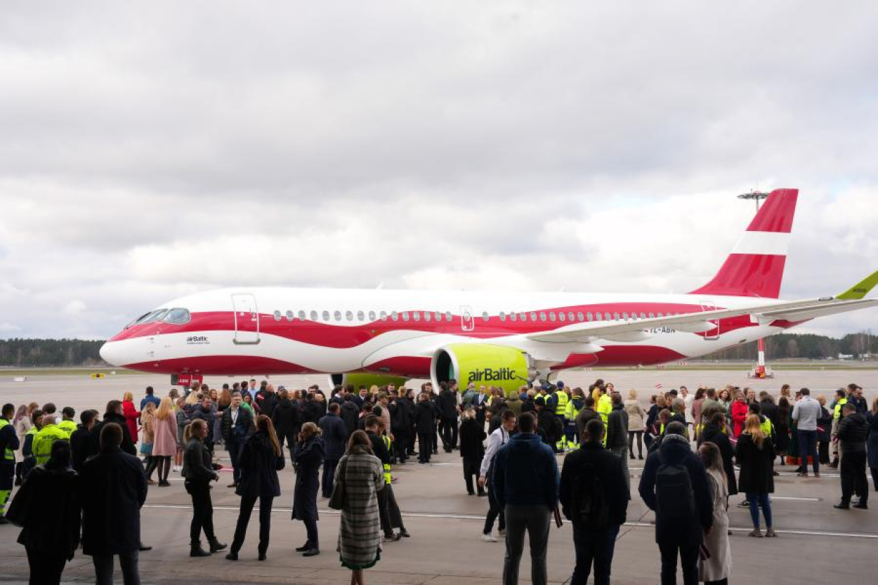 airBaltic lidmašīna šasijas problēmu dēļ atgriezās Cīrihē