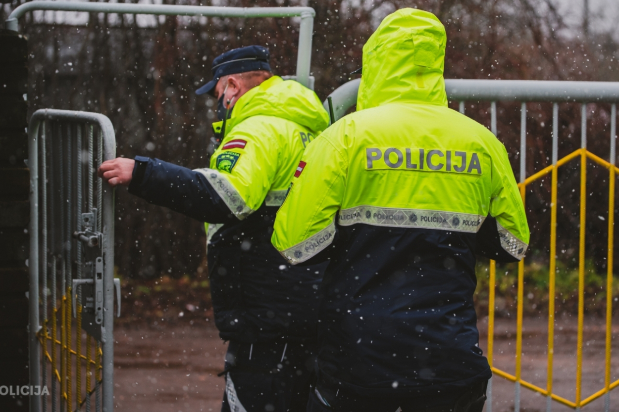 Novērst traģēdiju: policija lūdz ziņot par bērniem bez uzraudzības (+VIDEO)