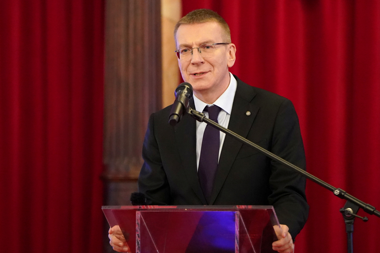 precizēts - Rinkēvičs uzrunā Saeimā aicina saglabāt vēsu prātu