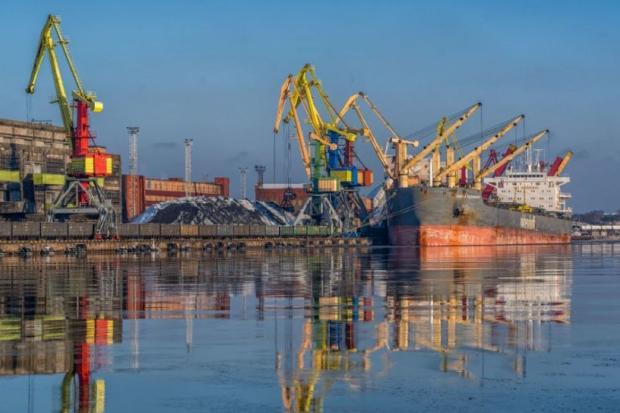 Neprognozē Latvijas ekonomikas kritumu ASV un ES tirdzniecības karu dēļ (+VIDEO)