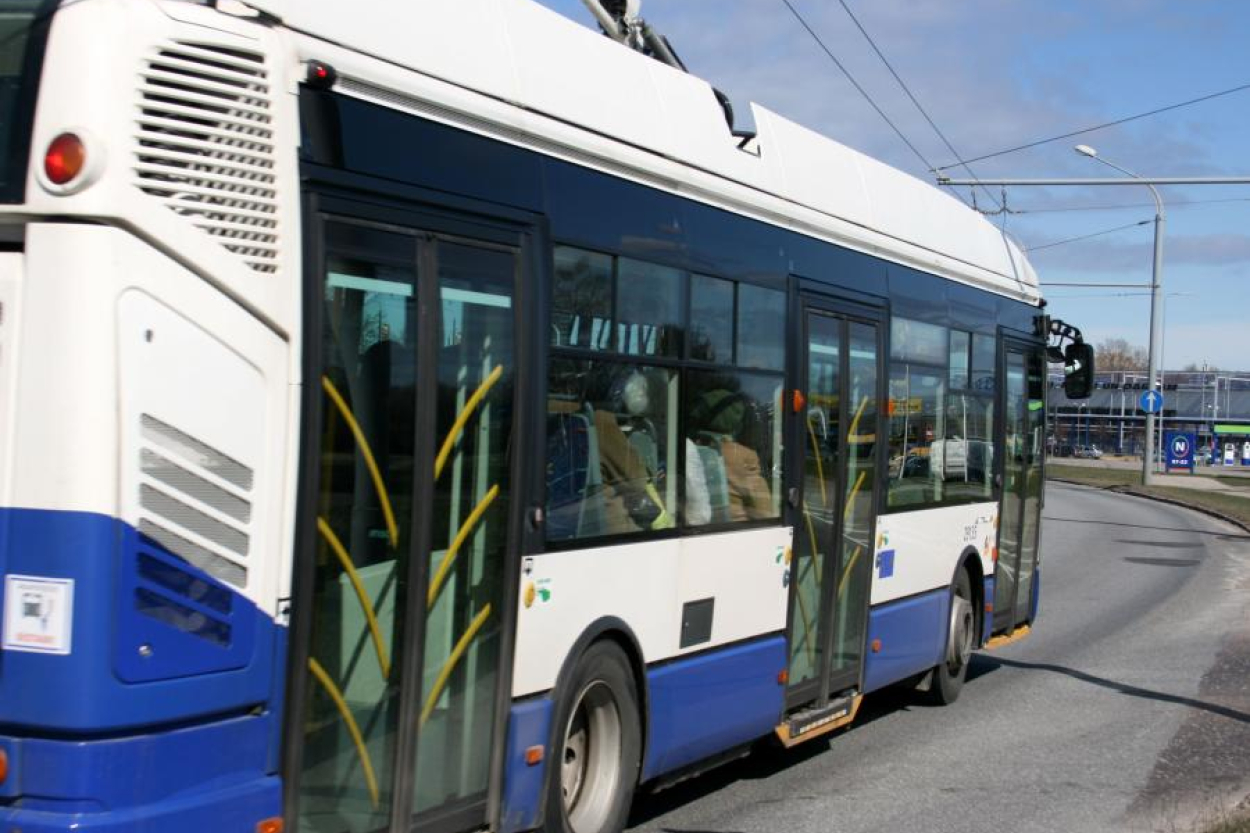 Par uzbrukumu trolejbusa vadītājam aizturēts vīrietis