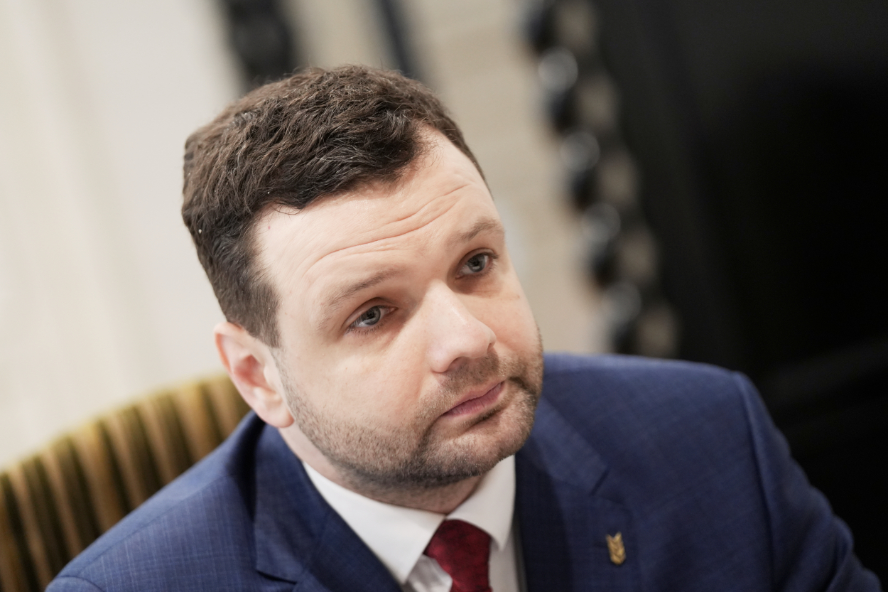 Ministrs: Sociālie darbinieki strādā uz izdegšanas robežas