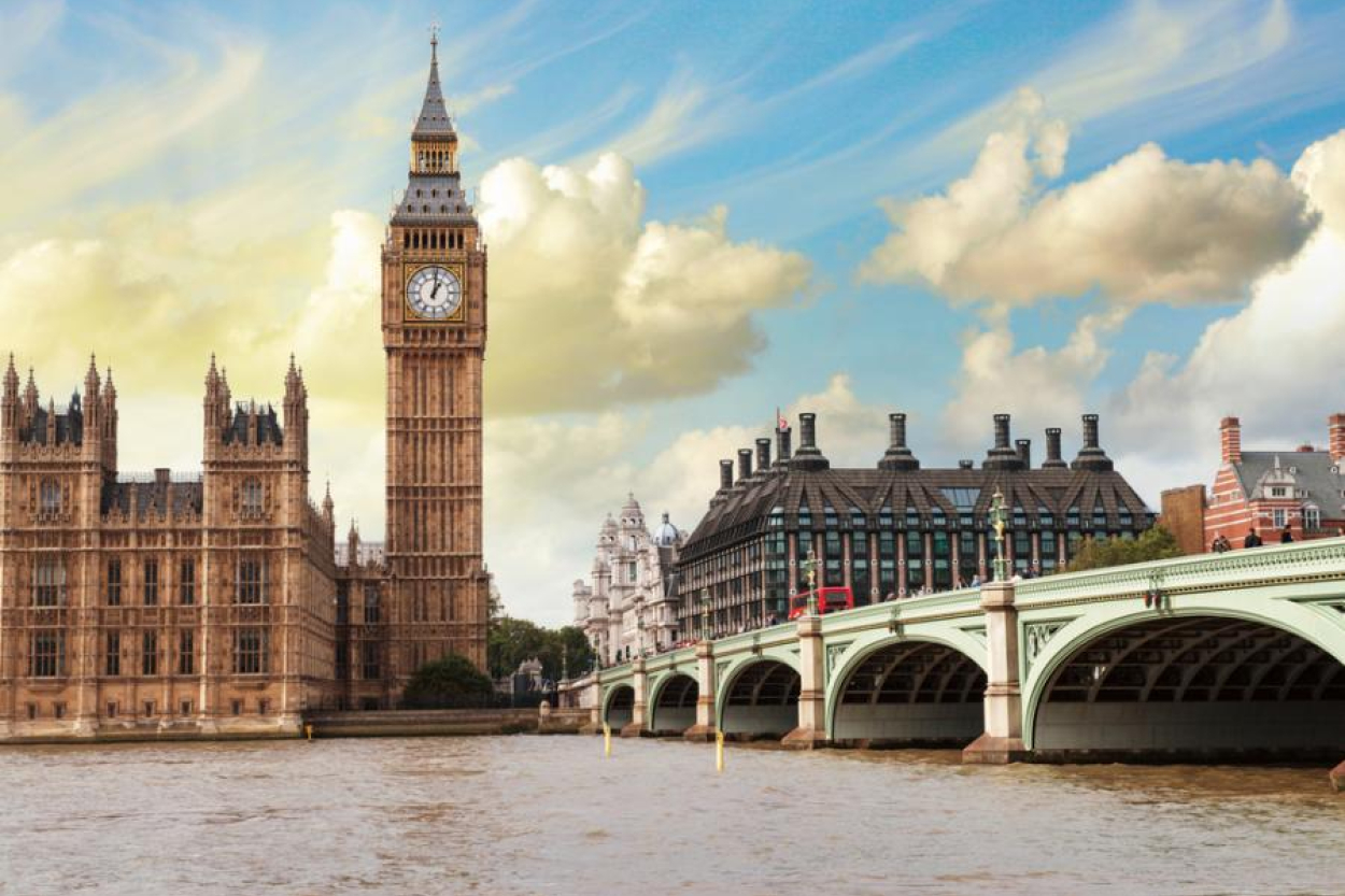 Elektroapgādes problēmu dēļ traucēta Londonas metro darbība