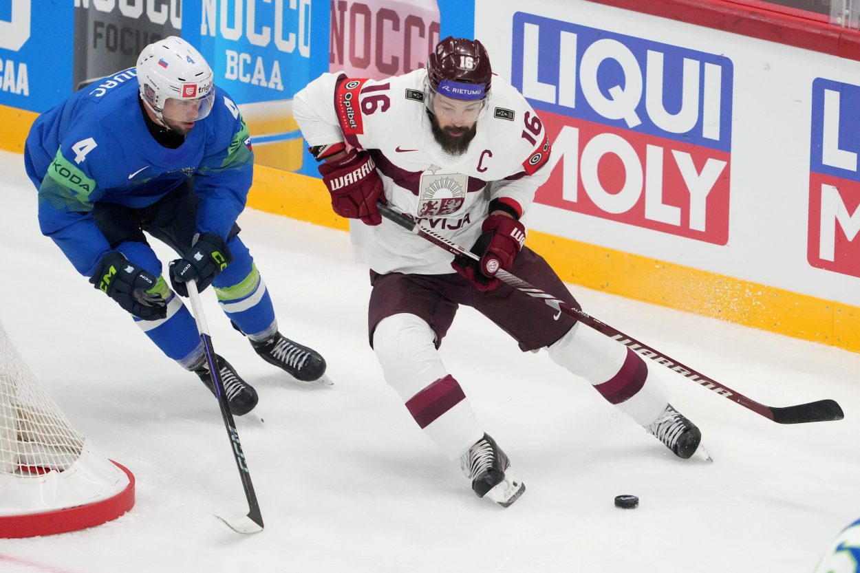 Latvijas hokejisti izcīna otro uzvaru pasaules čempionātā