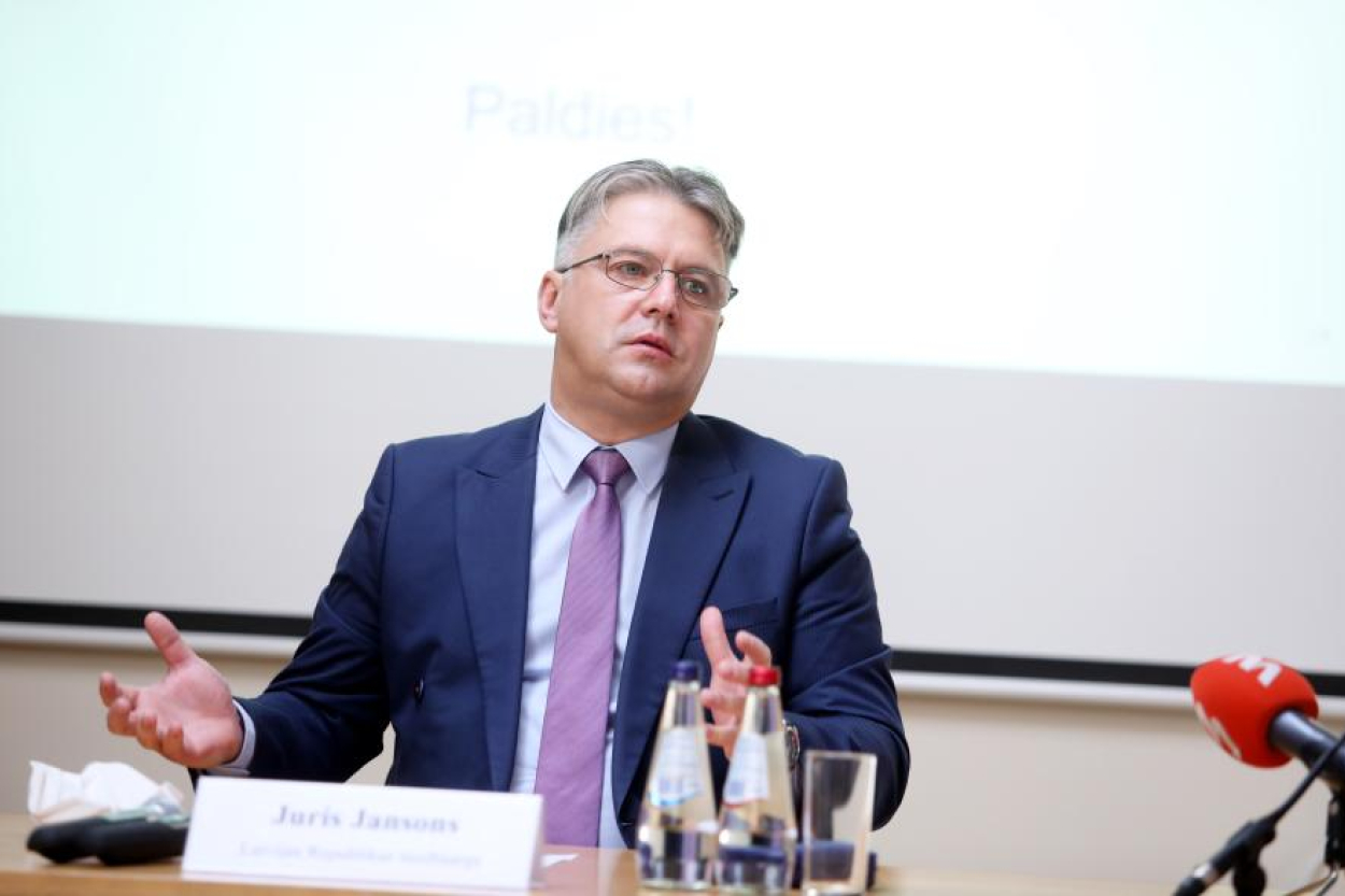 Alkoholisms? Saeima gaida skaidrojumus par situāciju Tiesībsarga birojā