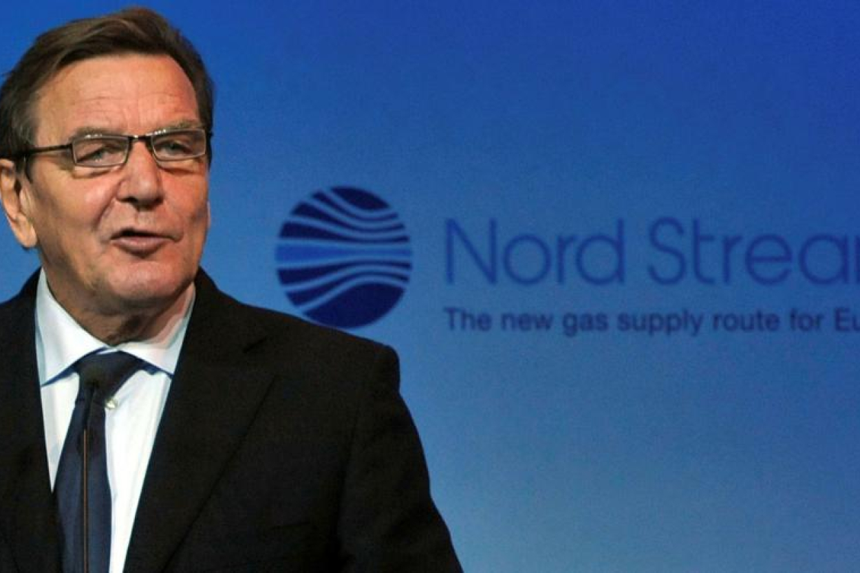 Banka vairs neieskaita Šrēdera kontā maksājumus no «Nord Stream 2»