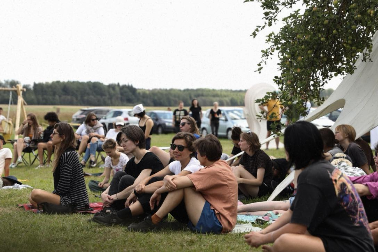 Latviešu mākslinieks savos darbos attīsta LGBT tēmu (+VIDEO)