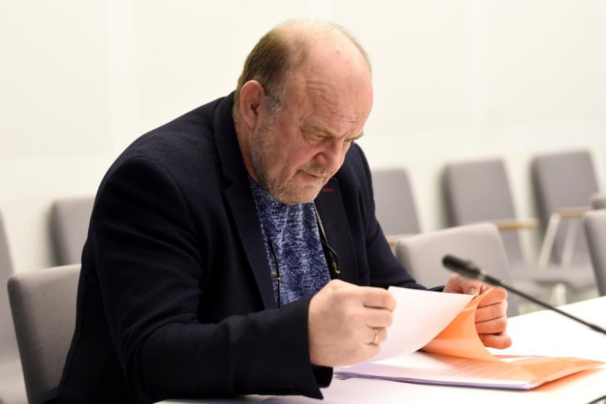 Ādamsona spiegošanas krimināllietu turpinās iztiesāt septembrī