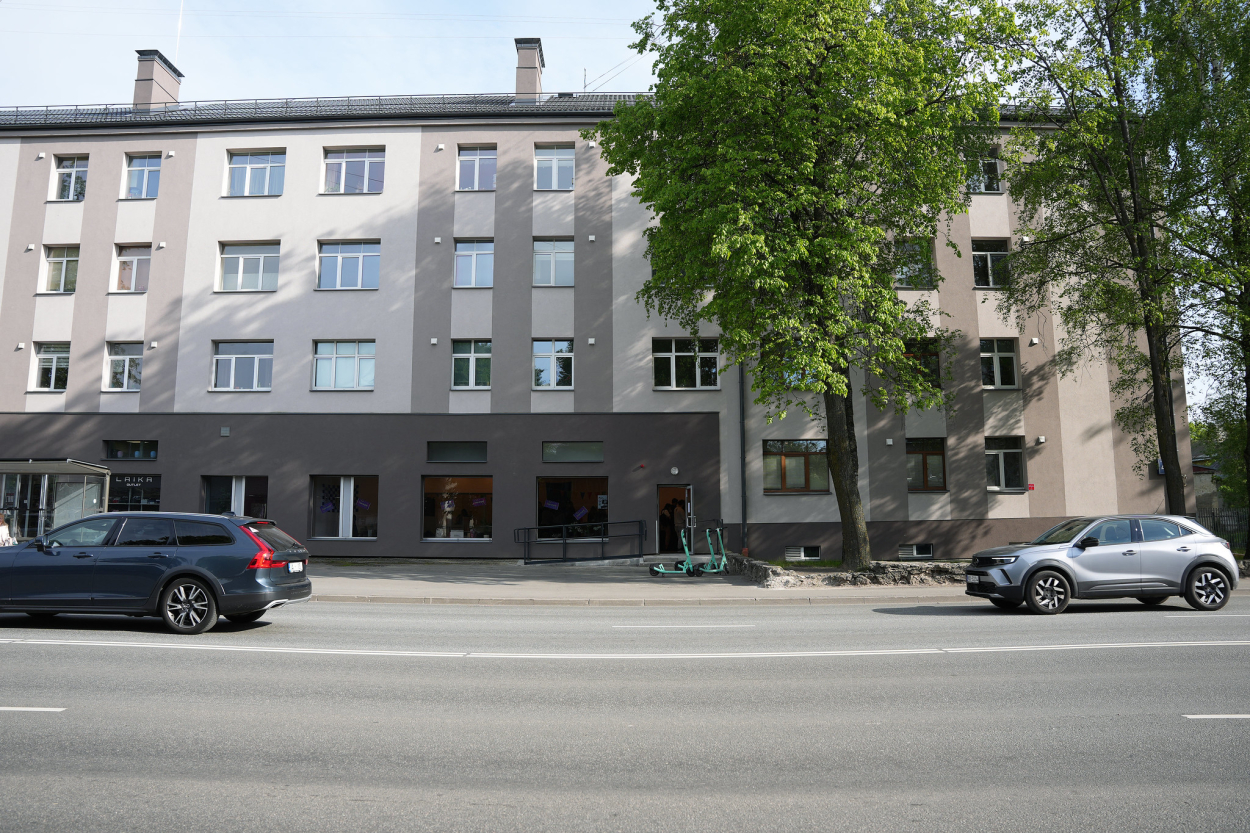 Atklāj jauniešu centru Kalnciema ielā 48