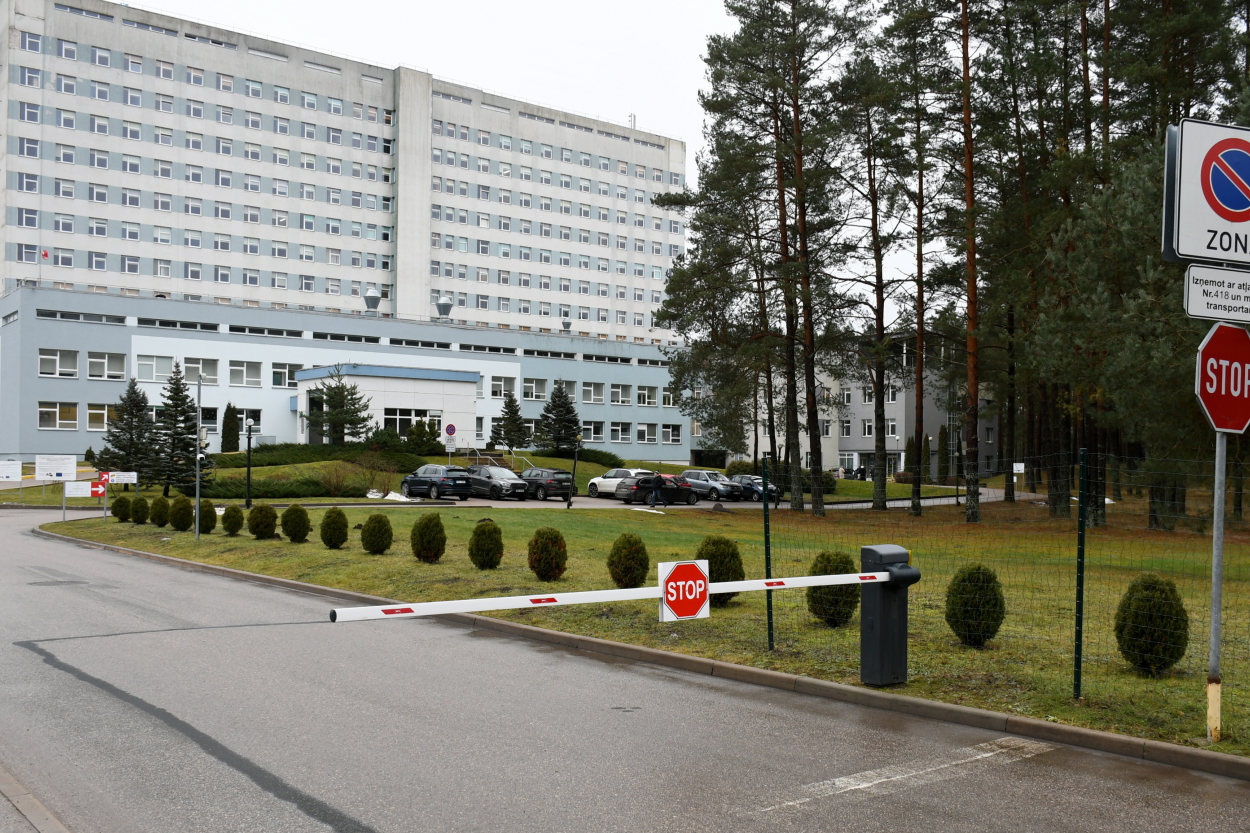 Kāpēc Latvijas slimnīcas atceļ zāļu iepirkuma konkursus?