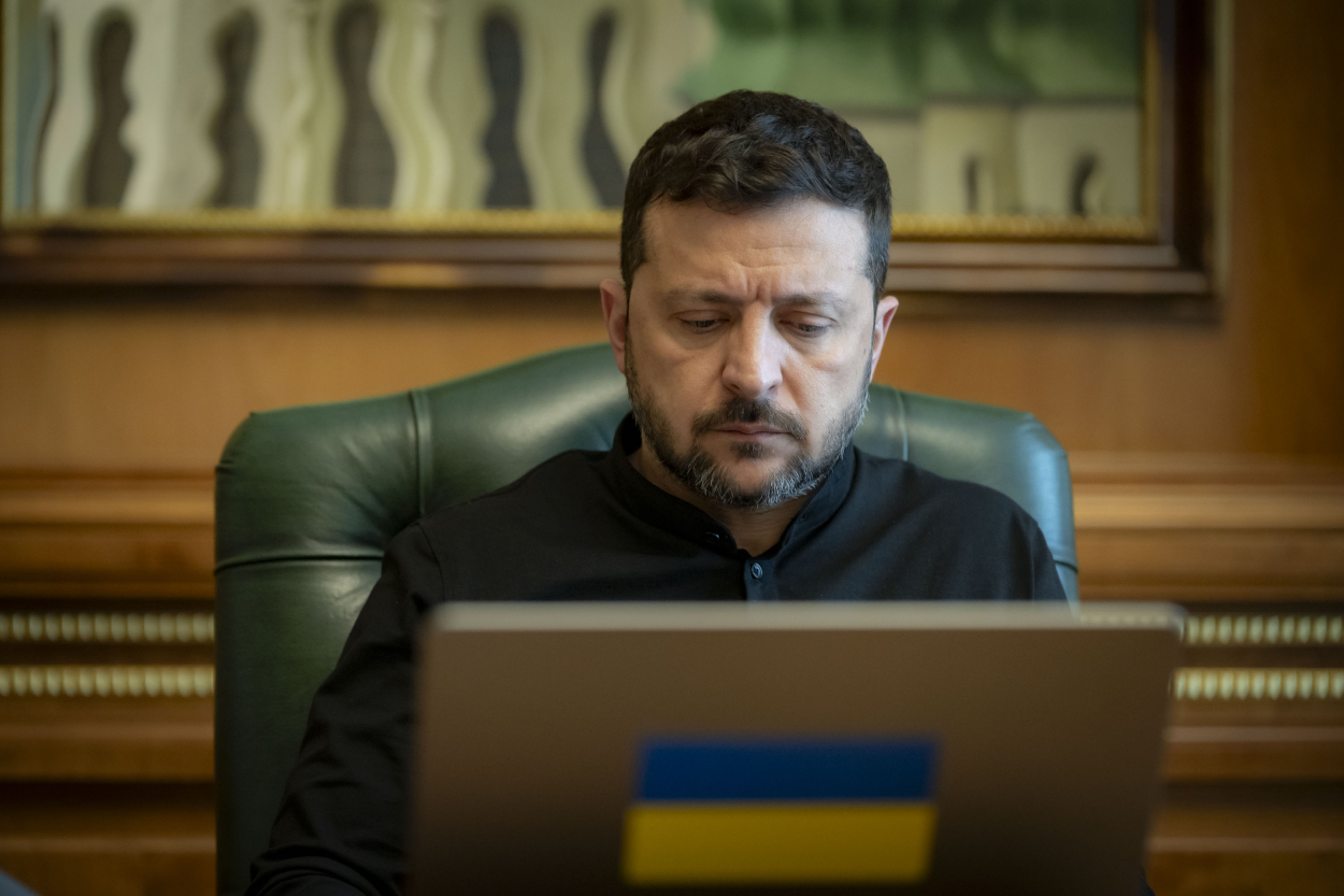 Zelenskis sola kāpināt Ukrainas ieroču ražošanu