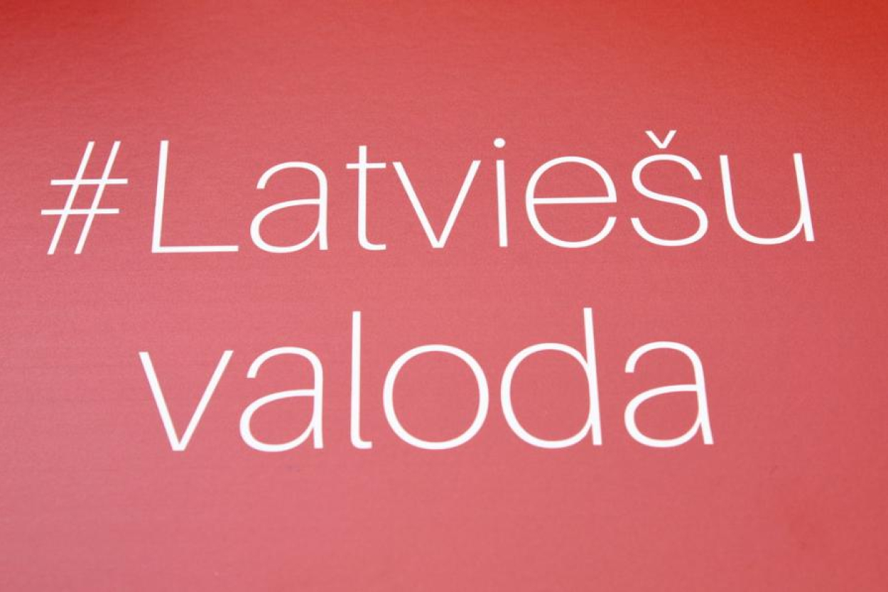 Nostiprina deputātu pienākumu saziņā lietot valsts valodu