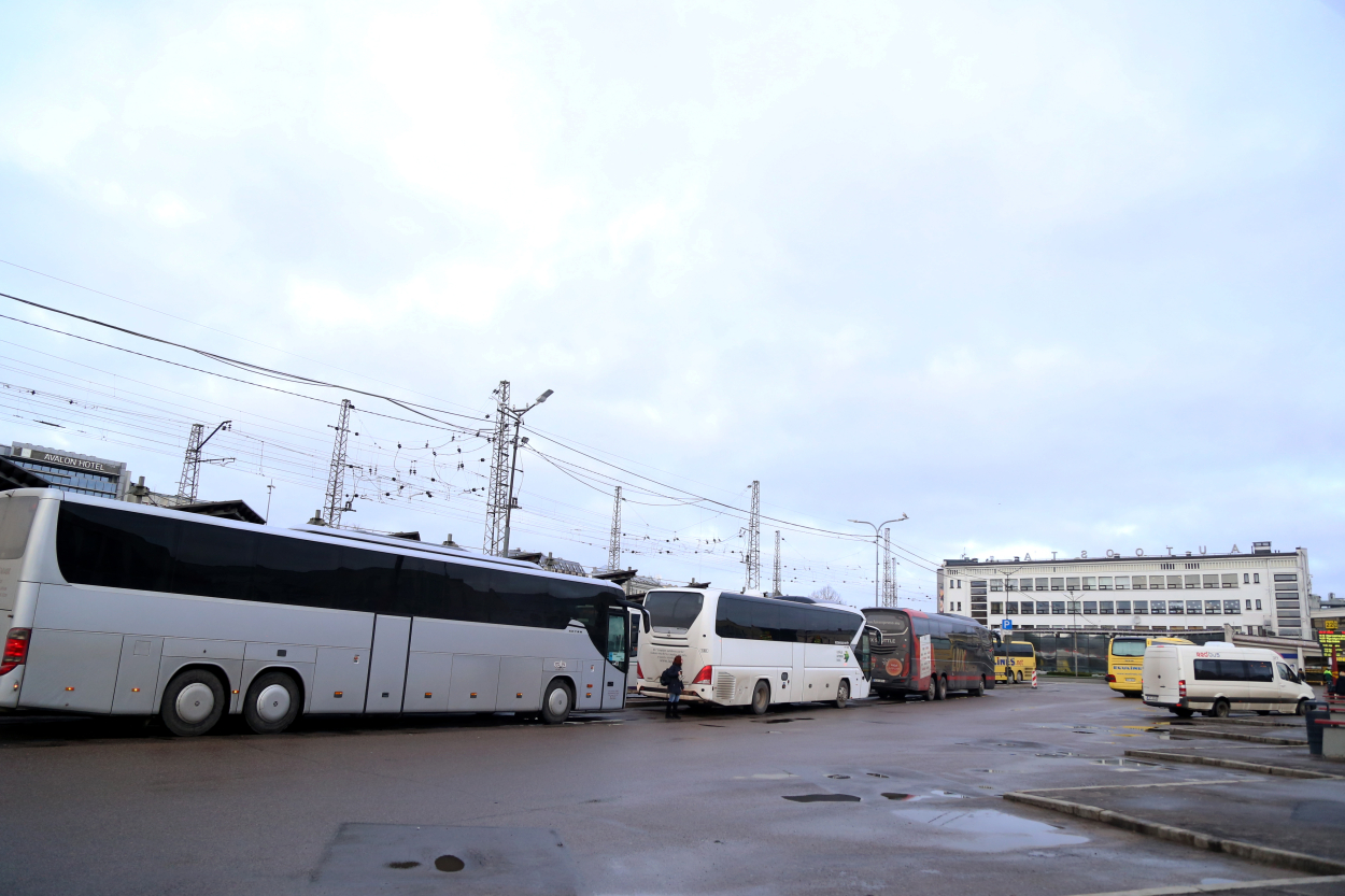 Šoferu trūkuma dēļ atcelti kopumā 19 autobusu reisi