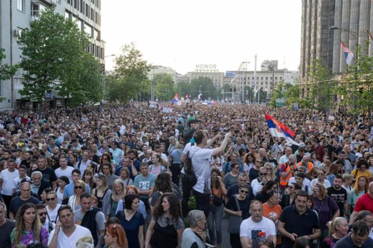Belgradā protestētāji pieprasa pirmstermiņa vēlēšanas
