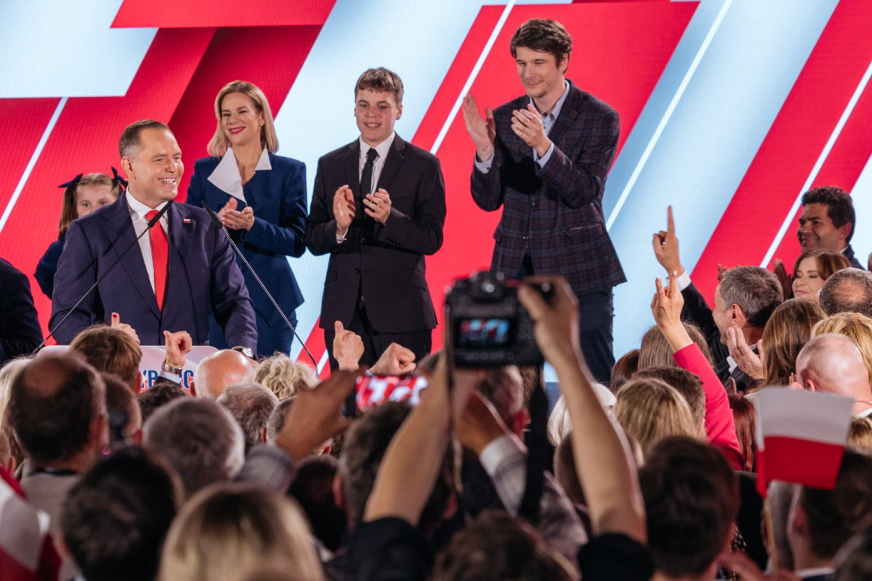 Polijas prezidenta vēlēšanās uzvarējis konservatīvās opozīcijas kandidāts