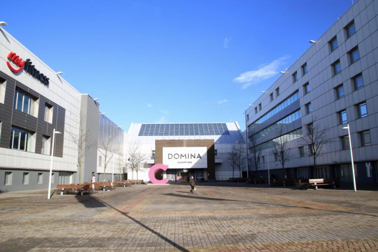 Rīgā vairāk balsotāju vēlēšanu iecirknī tirdzniecības centrā "Domina Shopping"