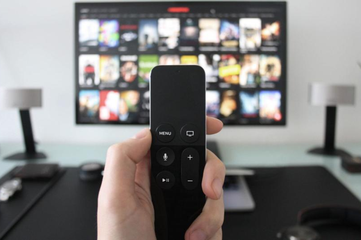 "Tele2" brīdina par krāpnieku uzbrukumiem viedtelevizoriem