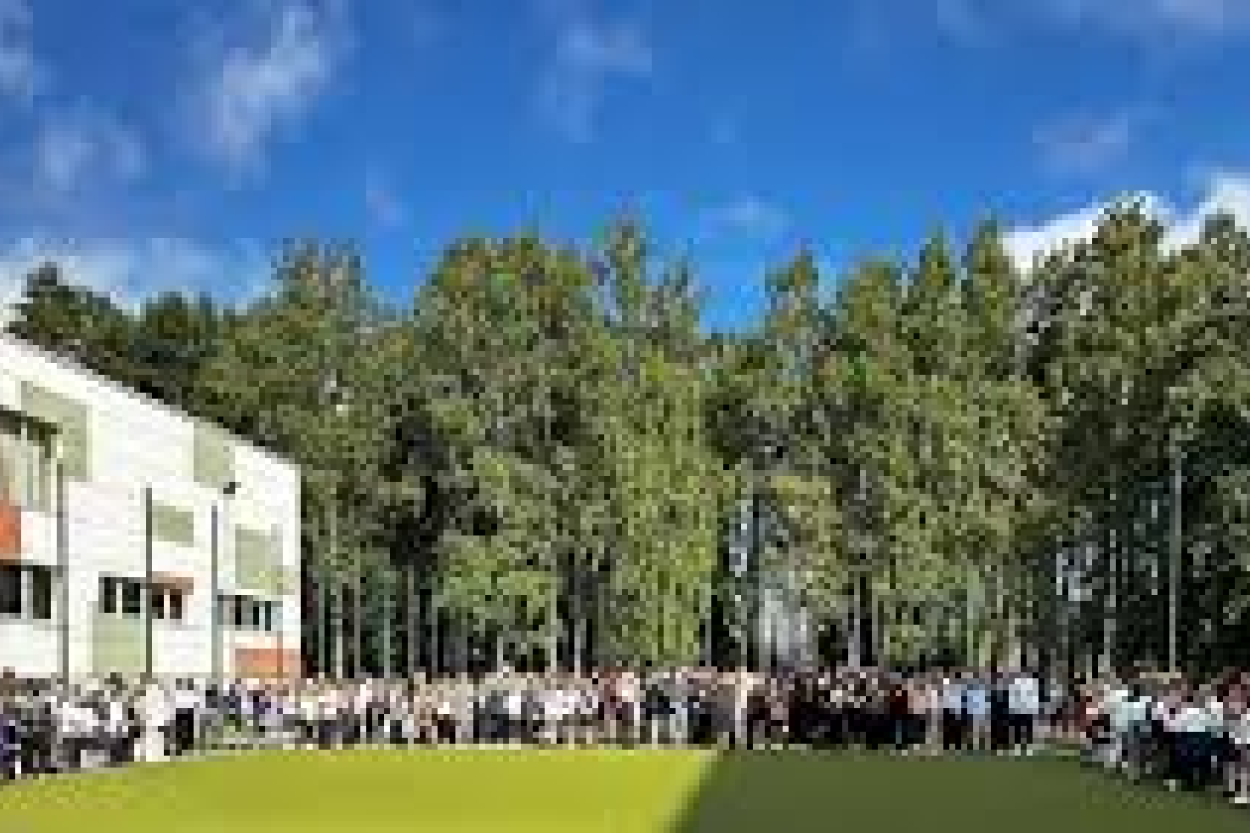 Par 562 000 eiro atjaunota Jūrmalas Mežmalas pamatskolas sporta zāle