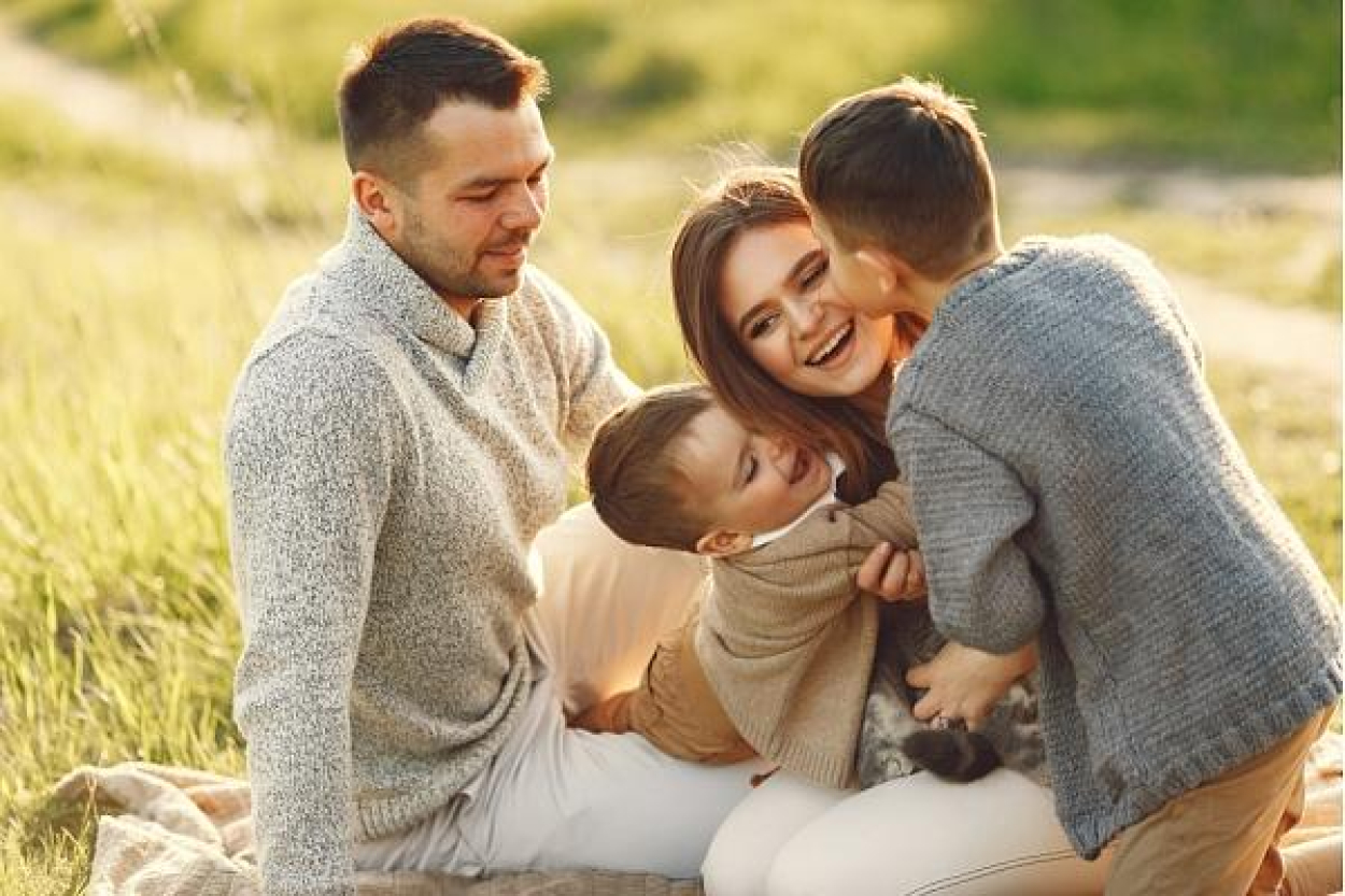 Audžuģimenēs ievietoto bērnu atbalstam šogad un turpmāk piešķirs papildu 580 840