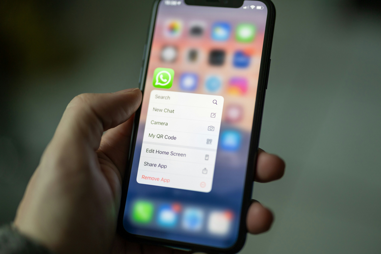 Irāna aicina iedzīvotājus izdzēst WhatsApp no viedtālruņiem