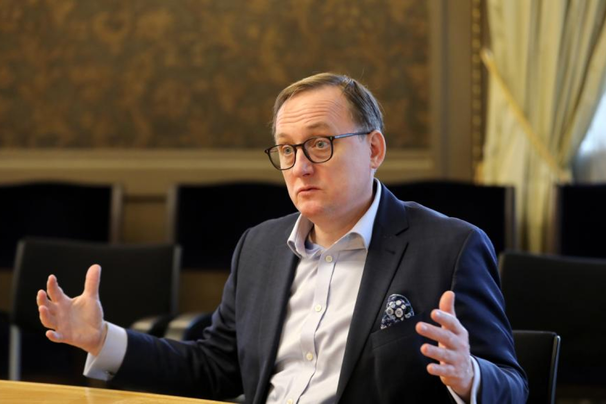 Kazāks: Algu iesaldēšana ministriem būtu simbolisks žests