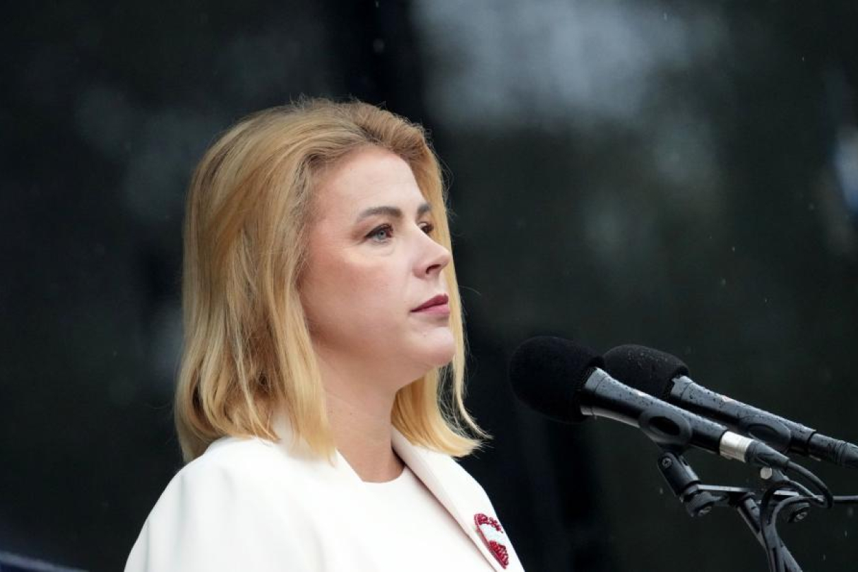 Koalīcija strādās pie ministru algu un partiju finansējuma iesaldēšanas