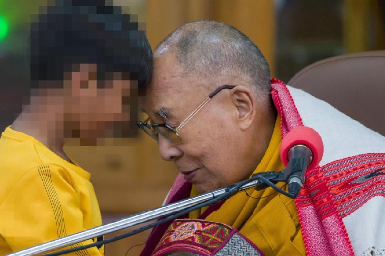 Dalailama ar lūgšanām sāk 90.dzimšanas dienas svinības