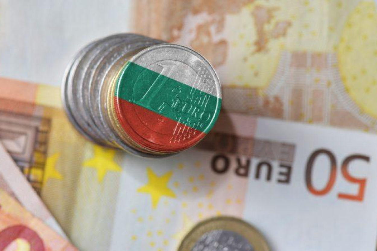 Eirozonas finanšu ministri apstiprina eiro ieviešanu Bulgārijā no nākamā gada