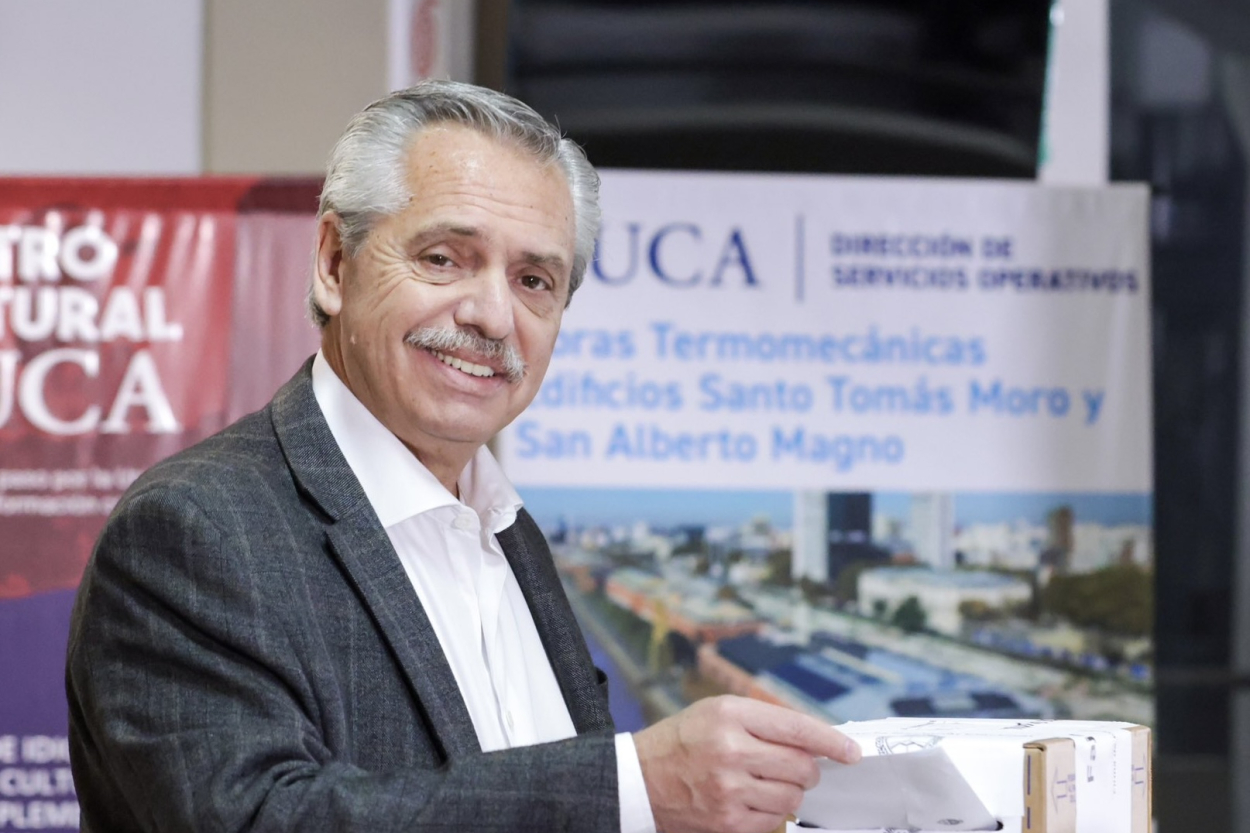 Argentīnas eksprezidents Fernandess tiks tiesāts par korupciju