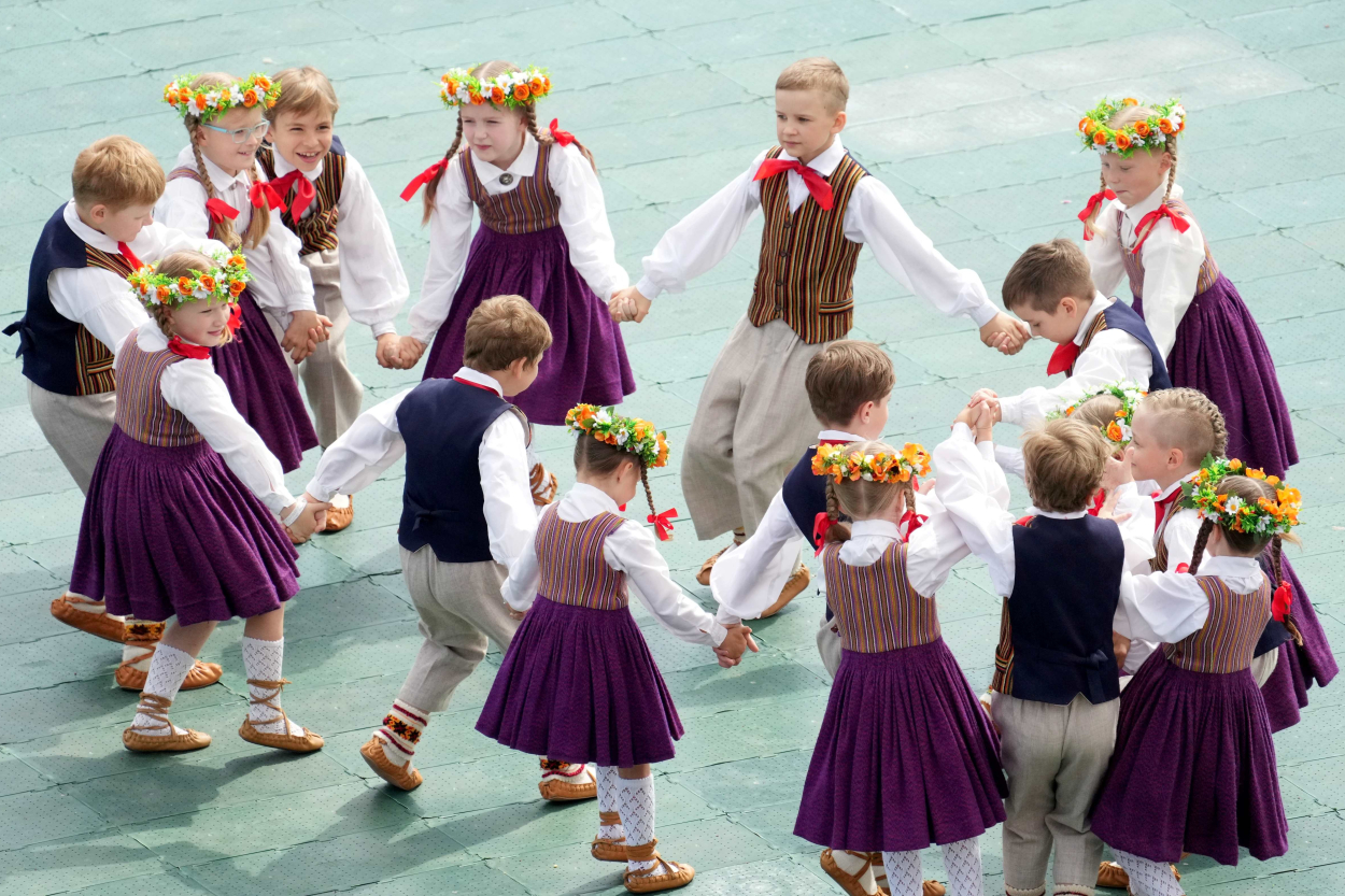 Skolēnu dziesmu un deju svētki aizvadīti veiksmīgi, pārliecināti rīkotāji