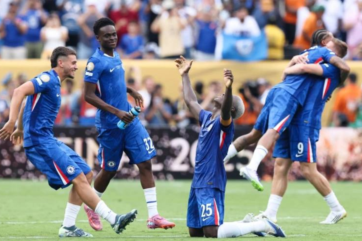Chelsea futbolisti FIFA Klubu pasaules kausa finālā pārliecinoši uzvar PSG