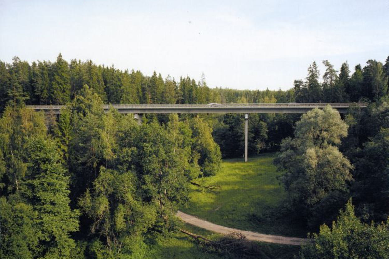 Virzās uz priekšu Lorupes viadukta un Vidzemes šosejas būvdarbi (+VIDEO)