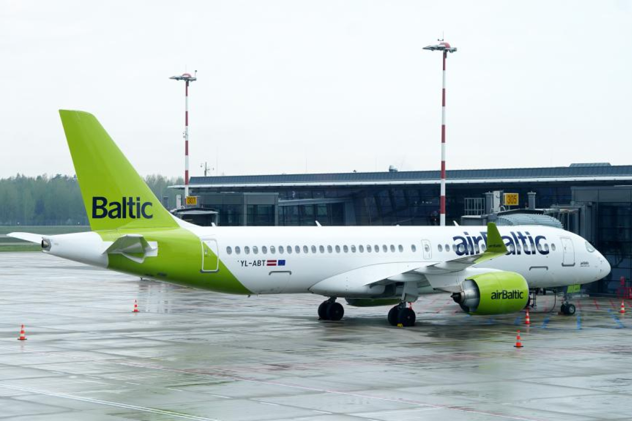 airBaltic lidmašīna svētdien maršrutā Rīga-Reikjavīka atgriezās Rīgā