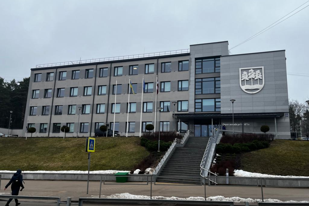 Ogres novada domes opozīcija pieprasa tiesiskumu