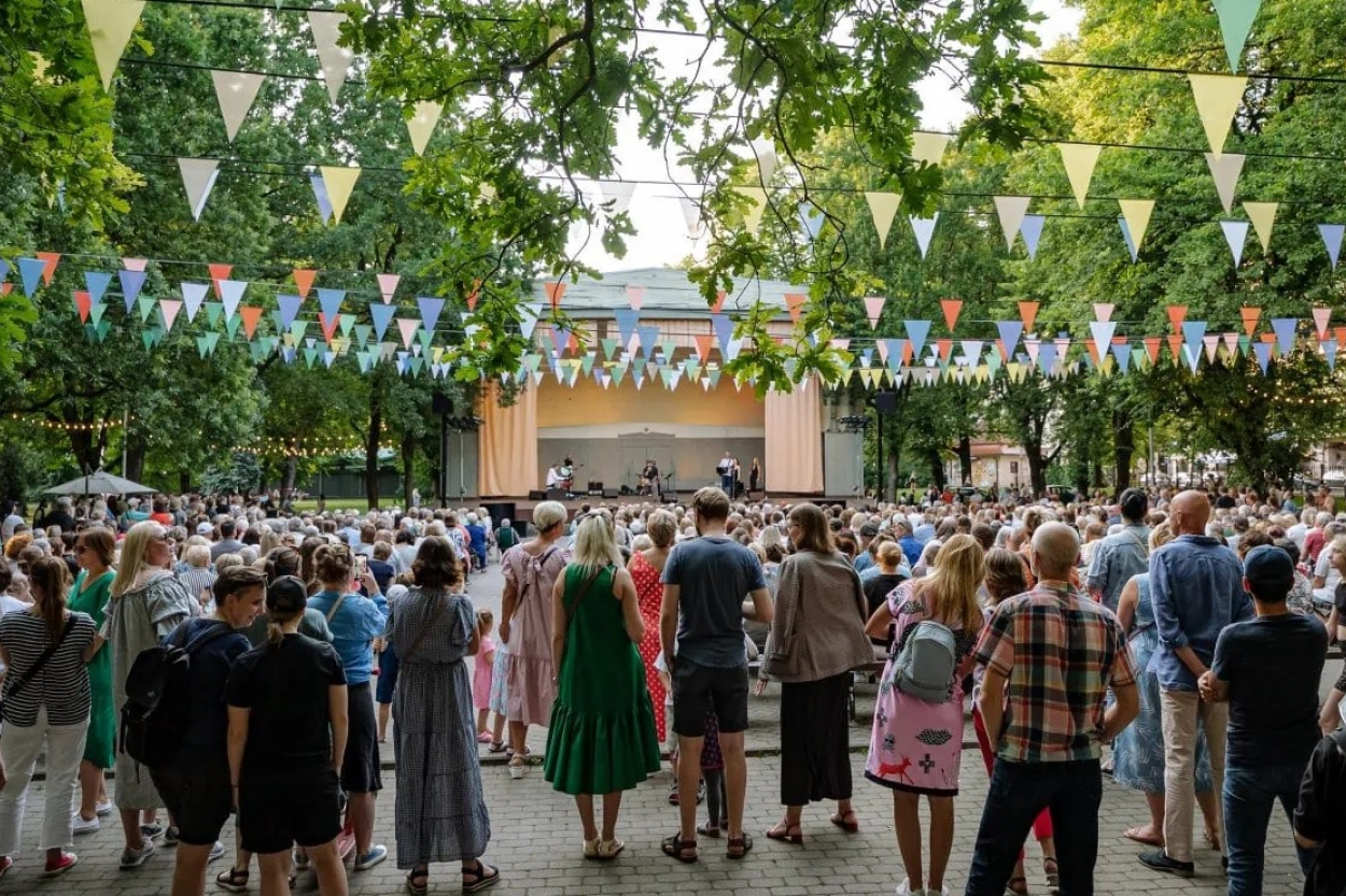 Visā Rīgā skan dziesmas un mūzika (+VIDEO)