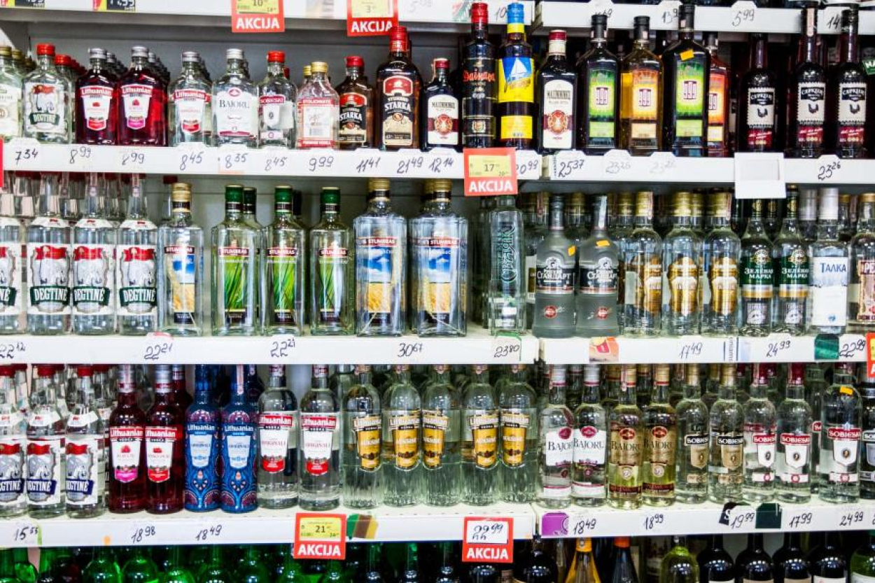 Vāc parakstus, lai atjaunotu iepriekšējo alkohola tirdzniecības laiku