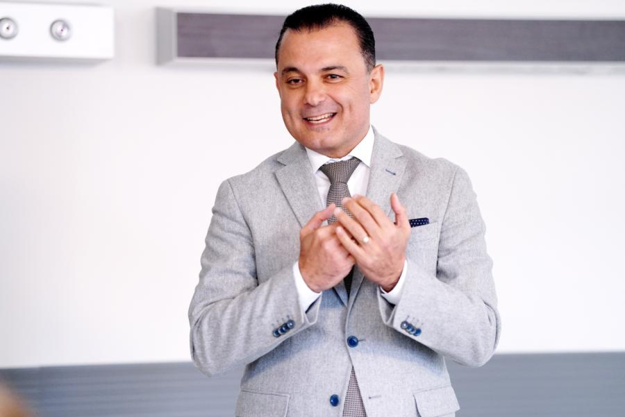 Uz "Vienotības" priekšsēdētāja amatu pašlaik kandidē trīs cilvēki