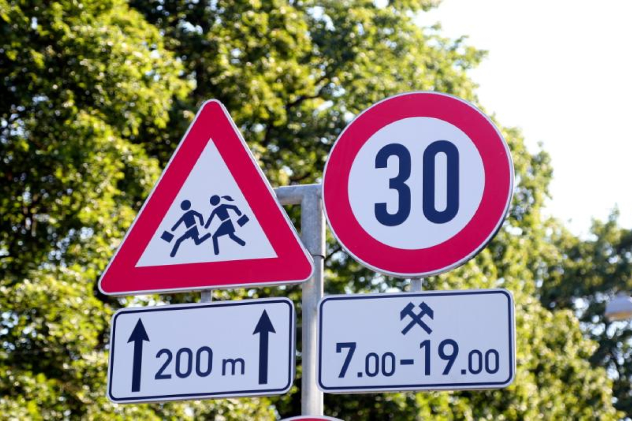 Rīgas pašvaldība atgādina par kopīgu satiksmes drošības izpratni