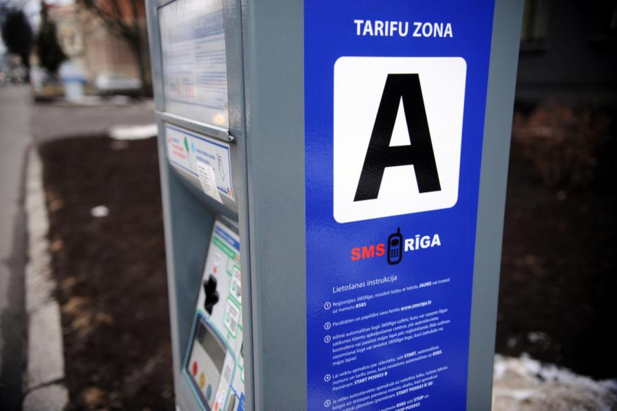 Pēdējā pusotra gada laikā pieaugusi autostāvvietu noslodze Rīgas centrā