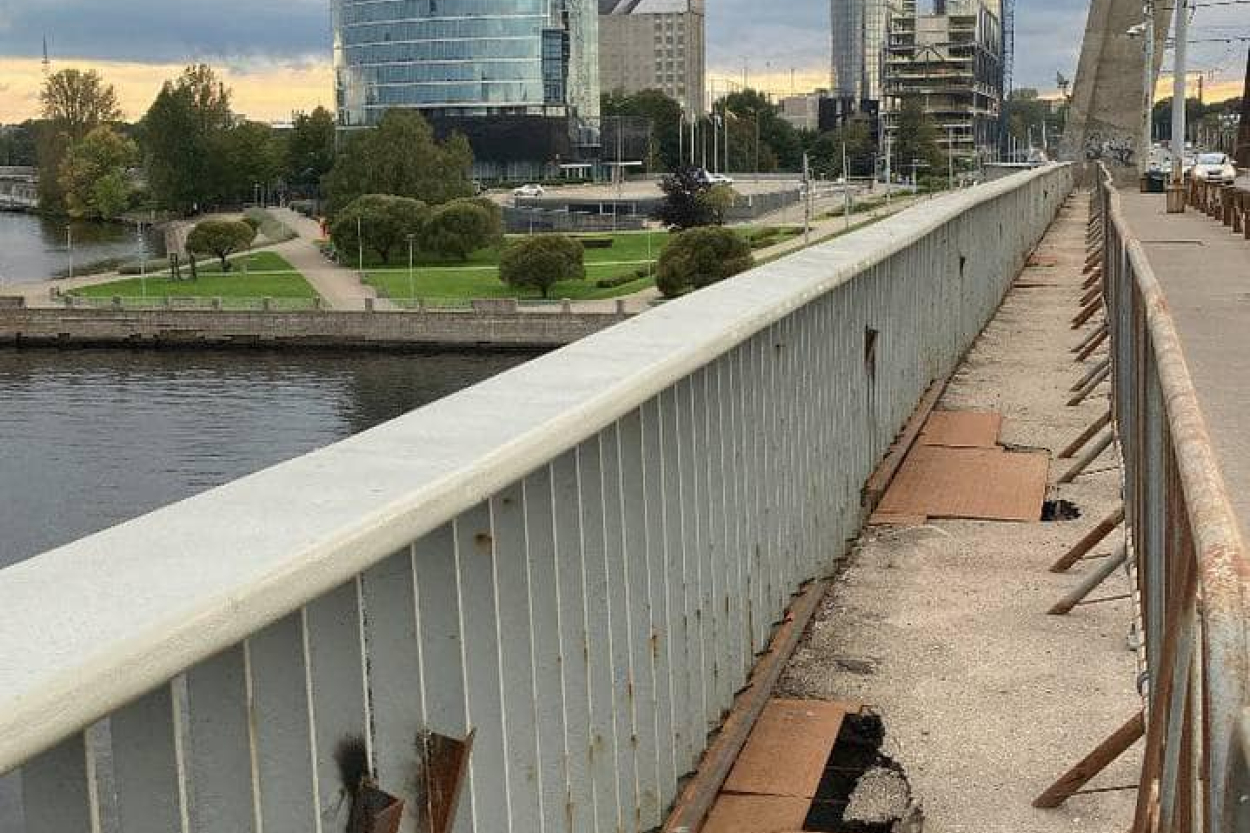 Kādi ir draudošā infrastruktūras stāvokļa iemesli, skaidro uzņēmējs (+VIDEO)
